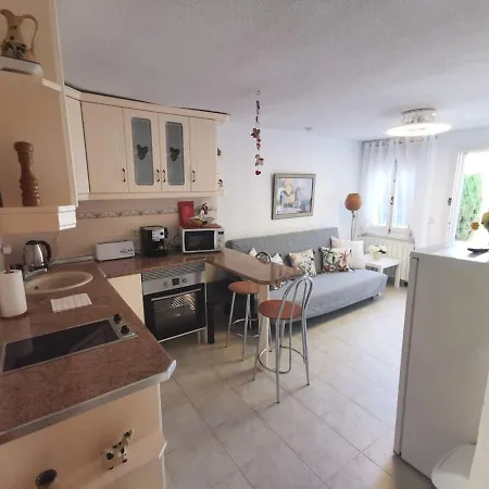 Quaint Ground Floor Apartment With Pool Lb1 Torrevieja Exterior photo
